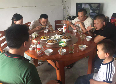 絲珂瑞團(tuán)隊(duì)賞玩中秋農(nóng)莊游