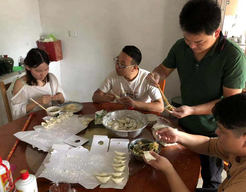 絲珂瑞團(tuán)隊(duì)賞玩中秋農(nóng)莊游